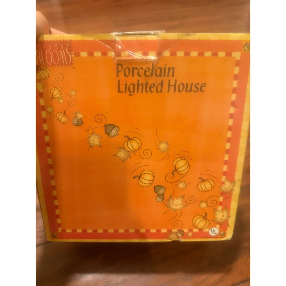 Autumn Heirlooms Porcelain Lighted House Larson's Mill Fall Village Figurine Set